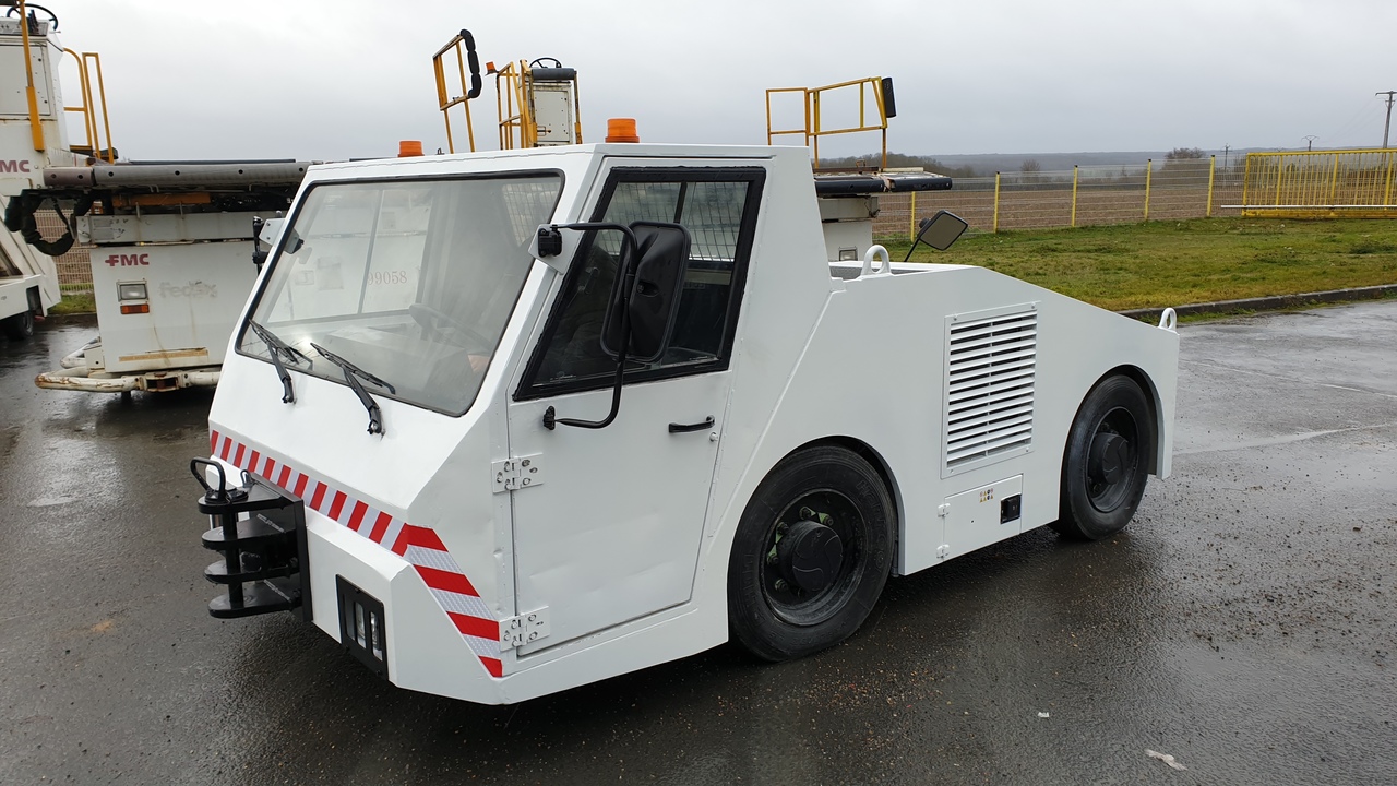 SOVAM K100 - Ελκυστήρας αεροσκαφών: φωτογραφία 4 SOVAM K100 - Ελκυστήρας αεροσκαφών: φωτογραφία 4