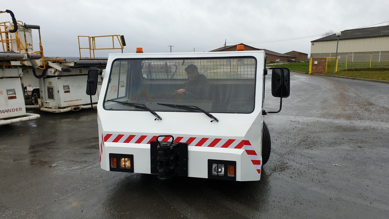 SOVAM K100 - Ελκυστήρας αεροσκαφών: φωτογραφία 2 SOVAM K100 - Ελκυστήρας αεροσκαφών: φωτογραφία 2