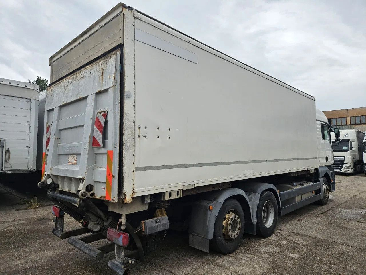 MAN TGA 26.400 BDF Tail Lift Euro5, New Smart2 Tacho - Φορτηγό μεταφοράς εμπορευματοκιβωτίων/ Κινητό αμάξωμα: φωτογραφία 3 MAN TGA 26.400 BDF Tail Lift Euro5, New Smart2 Tacho - Φορτηγό μεταφοράς εμπορευματοκιβωτίων/ Κινητό αμάξωμα: φωτογραφία 3
