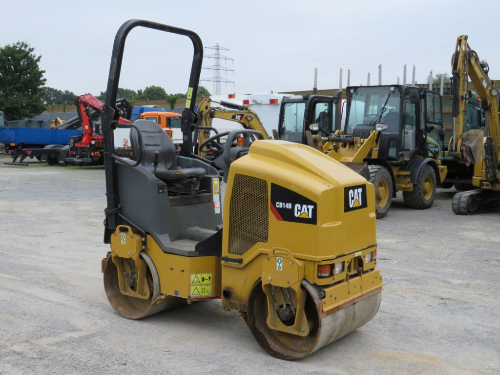 CATERPILLAR Tandem-Vibrationswalze CB14 B Baumaschine - Οδοστρωτήρας: φωτογραφία 2 CATERPILLAR Tandem-Vibrationswalze CB14 B Baumaschine - Οδοστρωτήρας: φωτογραφία 2