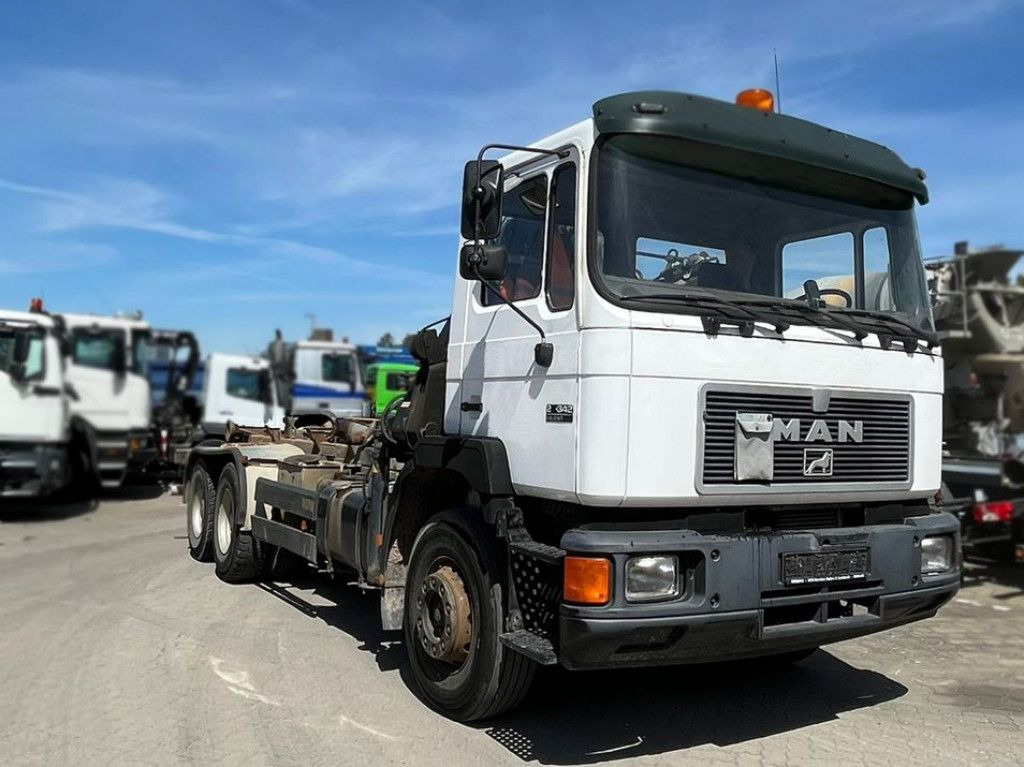 MAN F2000 27.342 6x4 Abrollkipper mit Kran - Φορτηγό φόρτωσης γάντζου, Φορτηγό με γερανό: φωτογραφία 2 MAN F2000 27.342 6x4 Abrollkipper mit Kran - Φορτηγό φόρτωσης γάντζου, Φορτηγό με γερανό: φωτογραφία 2