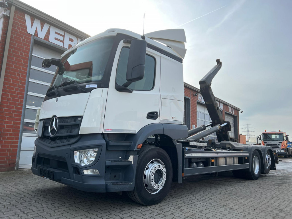 MERCEDES-BENZ Actros neu 2543 L 6x2 Abrollkipper Meiller Funk - Φορτηγό φόρτωσης γάντζου: φωτογραφία 1 MERCEDES-BENZ Actros neu 2543 L 6x2 Abrollkipper Meiller Funk - Φορτηγό φόρτωσης γάντζου: φωτογραφία 1
