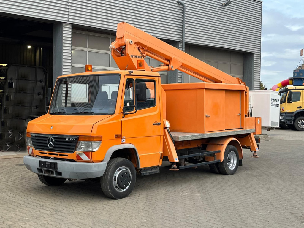 MERCEDES-BENZ Vario 612 D Hubarbeitsbühne Arbeitshöhe 18m - Φορτηγό με εναέρια πλατφόρμα: φωτογραφία 1 MERCEDES-BENZ Vario 612 D Hubarbeitsbühne Arbeitshöhe 18m - Φορτηγό με εναέρια πλατφόρμα: φωτογραφία 1