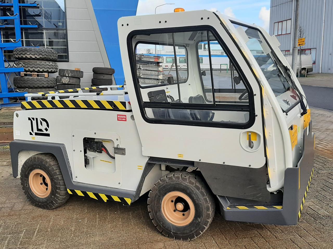 Baggage tractor TLD - Ελκυστήρας αποσκευών: φωτογραφία 1 Baggage tractor TLD - Ελκυστήρας αποσκευών: φωτογραφία 1