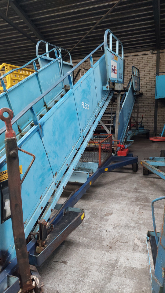 Passenger Stairs SACO 2-2.80 - Σκάλα επιβατών: φωτογραφία 4 Passenger Stairs SACO 2-2.80 - Σκάλα επιβατών: φωτογραφία 4