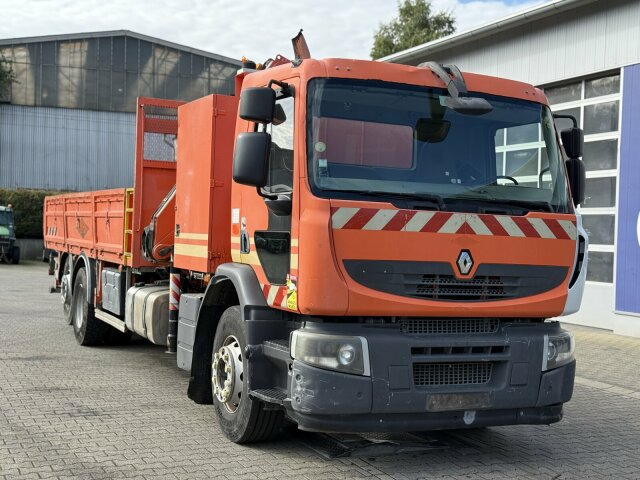 Renault Premium Lander Pritsche mit Kran FASSI - Φορτηγό με γερανό, Φορτηγό με ανοιχτή καρότσα: φωτογραφία 1 Renault Premium Lander Pritsche mit Kran FASSI - Φορτηγό με γερανό, Φορτηγό με ανοιχτή καρότσα: φωτογραφία 1