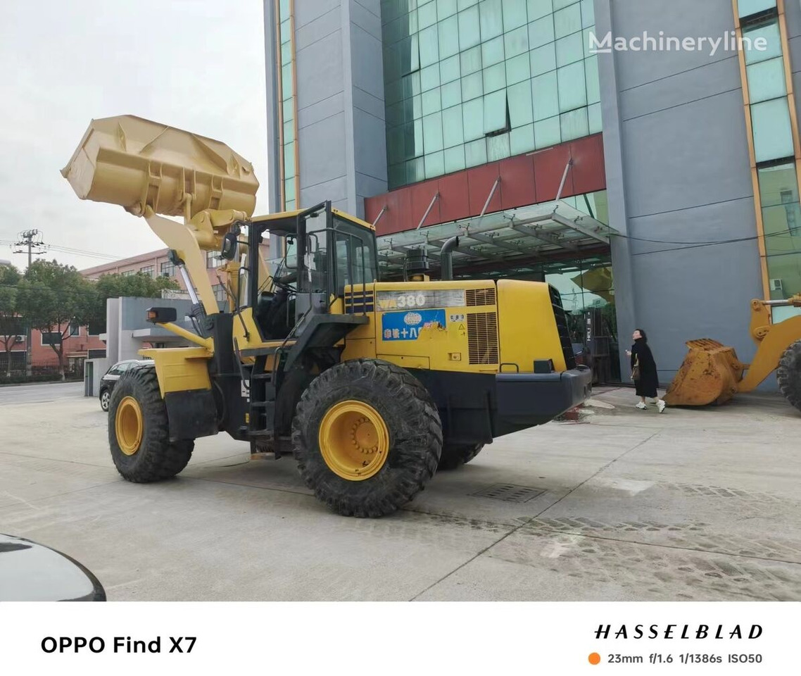 Ελαστιχοφόρος φορτωτής Komatsu WA380-6: φωτογραφία 1