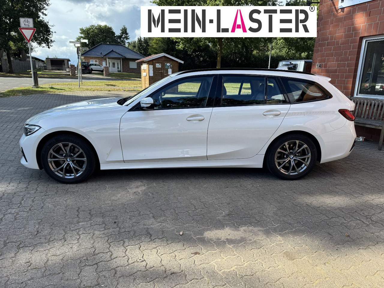 BMW 320 d xDrive touring Sport Line shadow AHK - Station wagon: φωτογραφία 4 BMW 320 d xDrive touring Sport Line shadow AHK - Station wagon: φωτογραφία 4