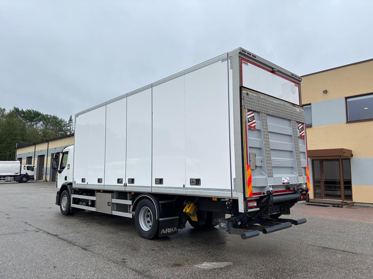 Φορτηγό κόφα RENAULT D WIDE 320: φωτογραφία 6