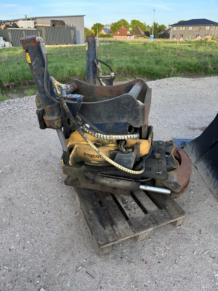 ENGCON EC 30 - S80 GR30 -S80 - SVAB Engcon Rototilt - Tiltrotator - Σύστημα tiltrotator: φωτογραφία 1 ENGCON EC 30 - S80 GR30 -S80 - SVAB Engcon Rototilt - Tiltrotator - Σύστημα tiltrotator: φωτογραφία 1