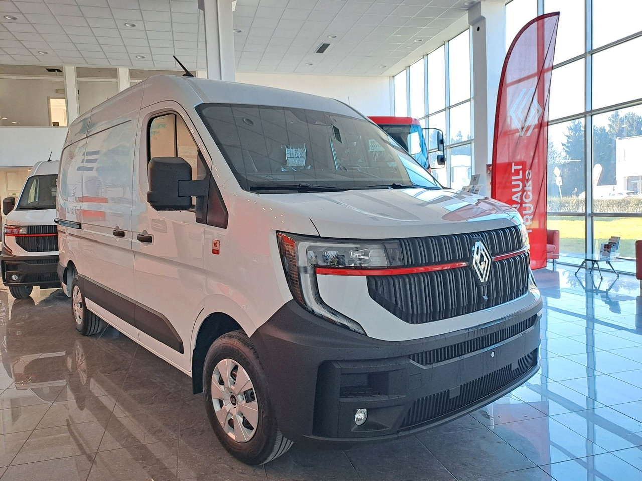 Renault Master L2H2 150 - NAV Klimaaut. Holzb. 270° - Βαν: φωτογραφία 2 Renault Master L2H2 150 - NAV Klimaaut. Holzb. 270° - Βαν: φωτογραφία 2