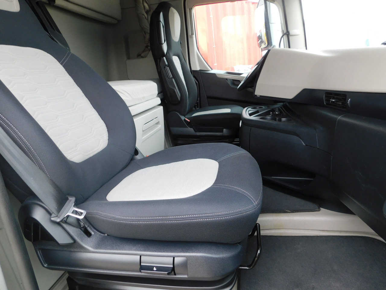 Ford F max 4x2 scab e6 12s2620 - Τράκτορας: φωτογραφία 5 Ford F max 4x2 scab e6 12s2620 - Τράκτορας: φωτογραφία 5