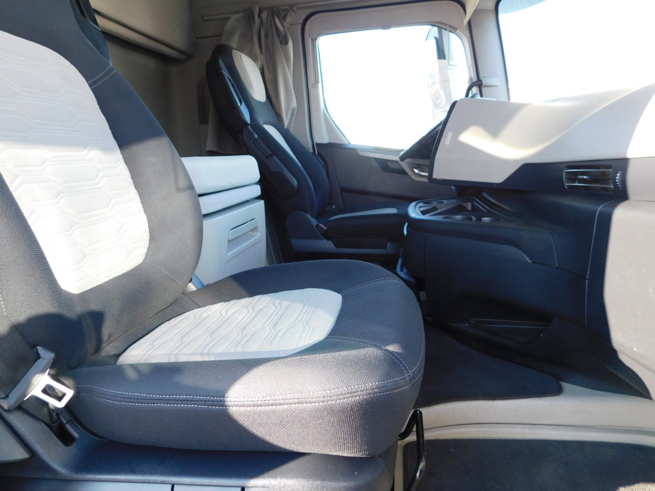 Ford F max 4x2 scab e6 12s2620 - Τράκτορας: φωτογραφία 5 Ford F max 4x2 scab e6 12s2620 - Τράκτορας: φωτογραφία 5