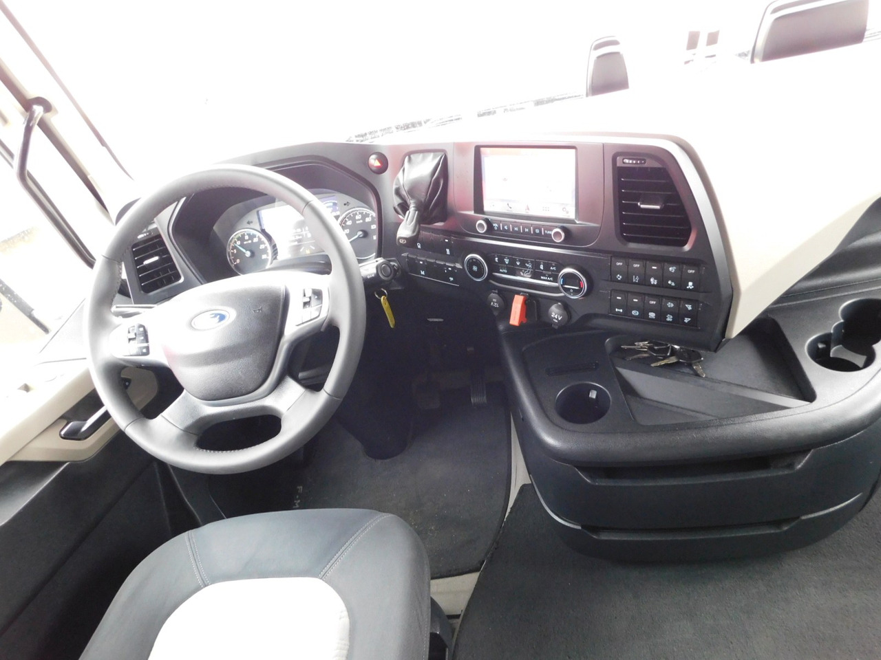 Interior photo 1: Τράκτορας Ford F max 4x2 scab e6 12s2620