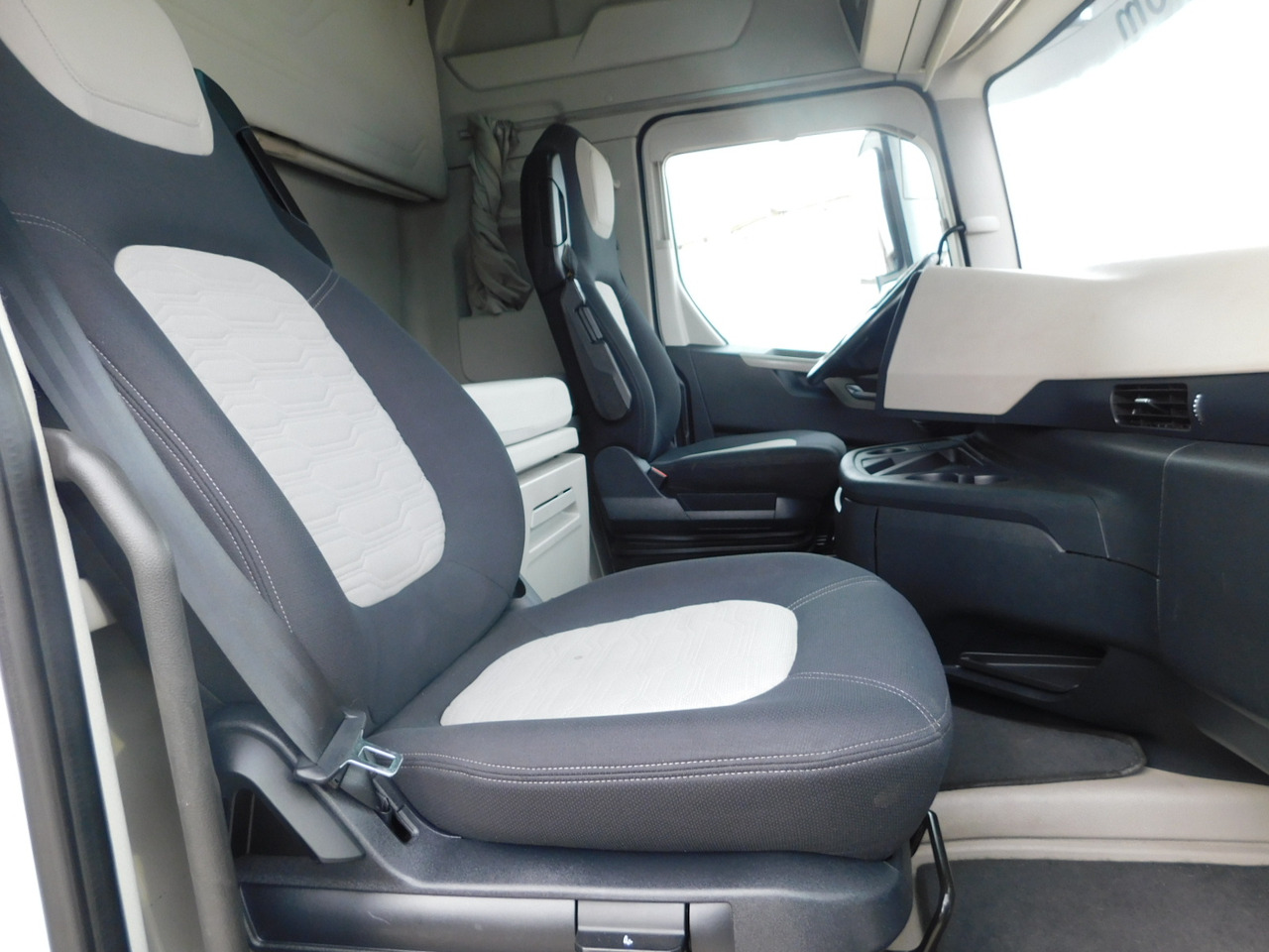 Ford F max 4x2 scab e6 12s2620 - Τράκτορας: φωτογραφία 5 Ford F max 4x2 scab e6 12s2620 - Τράκτορας: φωτογραφία 5