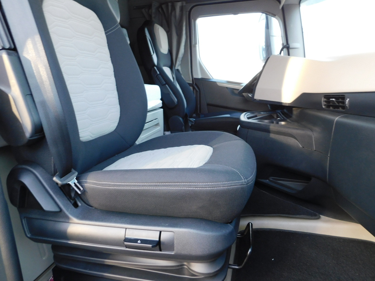 Ford F max 4x2 scab e6 12tx2620 - Τράκτορας: φωτογραφία 5 Ford F max 4x2 scab e6 12tx2620 - Τράκτορας: φωτογραφία 5