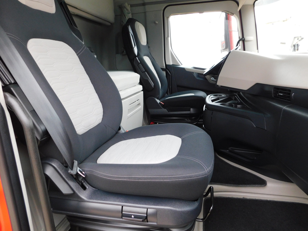 Ford F max 4x2 scab e6 12tx2620 - Τράκτορας: φωτογραφία 5 Ford F max 4x2 scab e6 12tx2620 - Τράκτορας: φωτογραφία 5