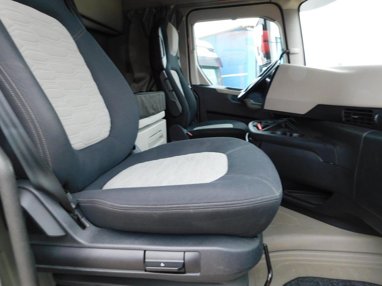 Ford F max ll 4x2 scab e6 12tx2620 - Τράκτορας: φωτογραφία 5 Ford F max ll 4x2 scab e6 12tx2620 - Τράκτορας: φωτογραφία 5