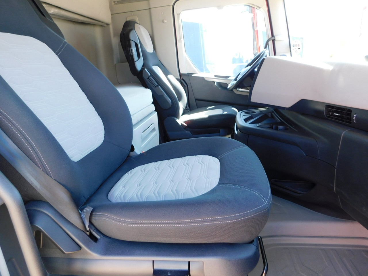 Ford F max ll 4x2 scab e6 12tx2620 - Τράκτορας: φωτογραφία 5 Ford F max ll 4x2 scab e6 12tx2620 - Τράκτορας: φωτογραφία 5