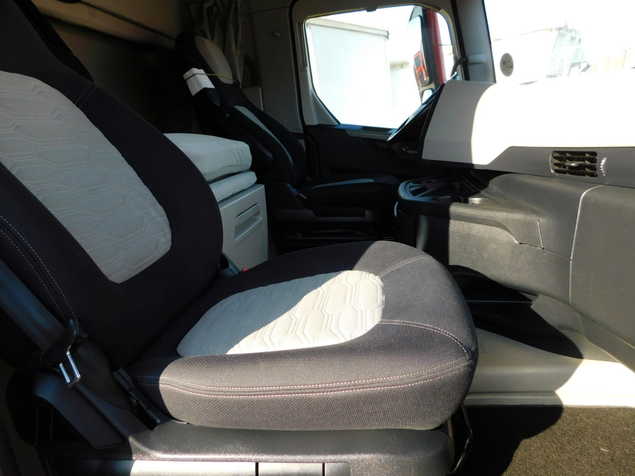 Ford F max ll 4x2 scab e6 12tx2620 - Τράκτορας: φωτογραφία 5 Ford F max ll 4x2 scab e6 12tx2620 - Τράκτορας: φωτογραφία 5