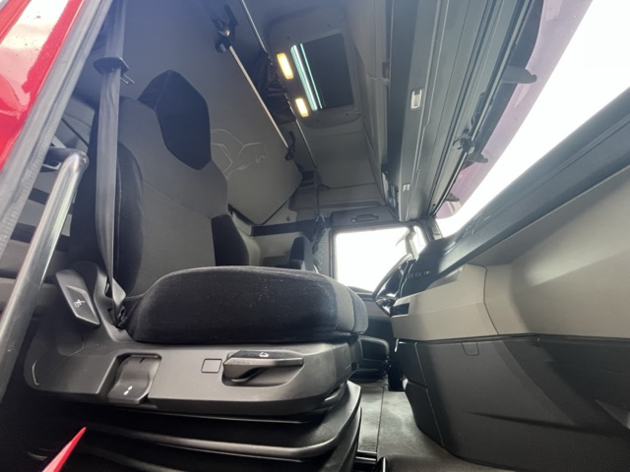 MAN TGX 18.510 4x2 LL SA Euro6 Retarder Klima ZV - Τράκτορας: φωτογραφία 4 MAN TGX 18.510 4x2 LL SA Euro6 Retarder Klima ZV - Τράκτορας: φωτογραφία 4