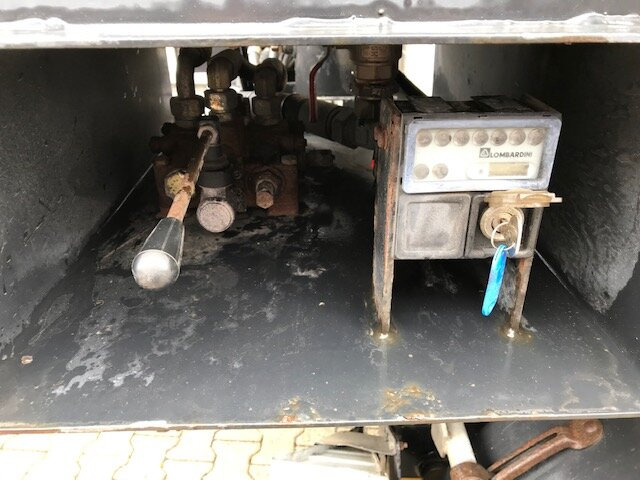 HDK 1860 HDK 1860 Hinterkippmulde ca. 28m³ mit Seperatmotor, eigene Hydraulik - Ρυμούλκα ανατρεπόμενο: φωτογραφία 2 HDK 1860 HDK 1860 Hinterkippmulde ca. 28m³ mit Seperatmotor, eigene Hydraulik - Ρυμούλκα ανατρεπόμενο: φωτογραφία 2