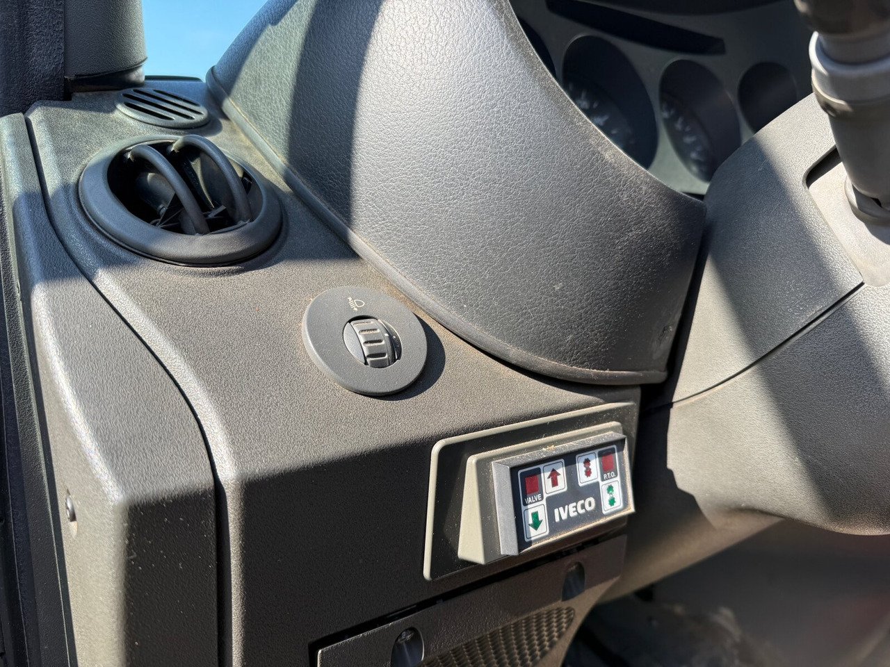 Iveco Daily 65C15D 4x2 Doka Daily 65C15D 4x2 Doka, Grüne Plakette, City-Abroller - Φορτηγό φόρτωσης γάντζου: φωτογραφία 5 Iveco Daily 65C15D 4x2 Doka Daily 65C15D 4x2 Doka, Grüne Plakette, City-Abroller - Φορτηγό φόρτωσης γάντζου: φωτογραφία 5