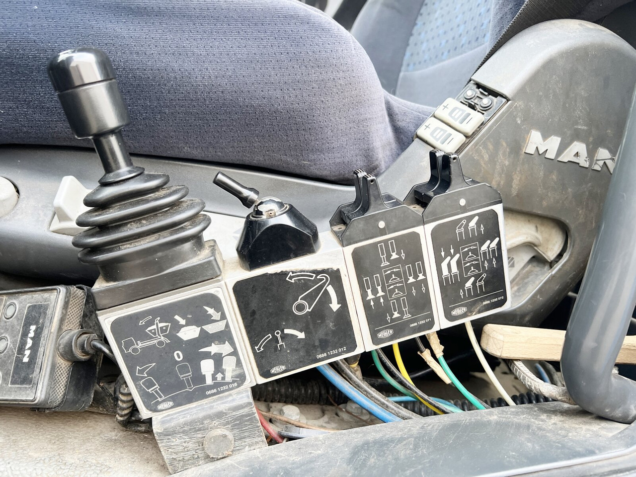 Φορτηγό καδοφόρος φορτωτής MAN TGA 26.410 6X2/4 BL Motorschaden! TGA 26.410 6X2/4 BL, Vorlauf Lenk-Liftachse, Meiller Tele.: φωτογραφία 14 Φορτηγό καδοφόρος φορτωτής MAN TGA 26.410 6X2/4 BL Motorschaden! TGA 26.410 6X2/4 BL, Vorlauf Lenk-Liftachse, Meiller Tele.: φωτογραφία 14