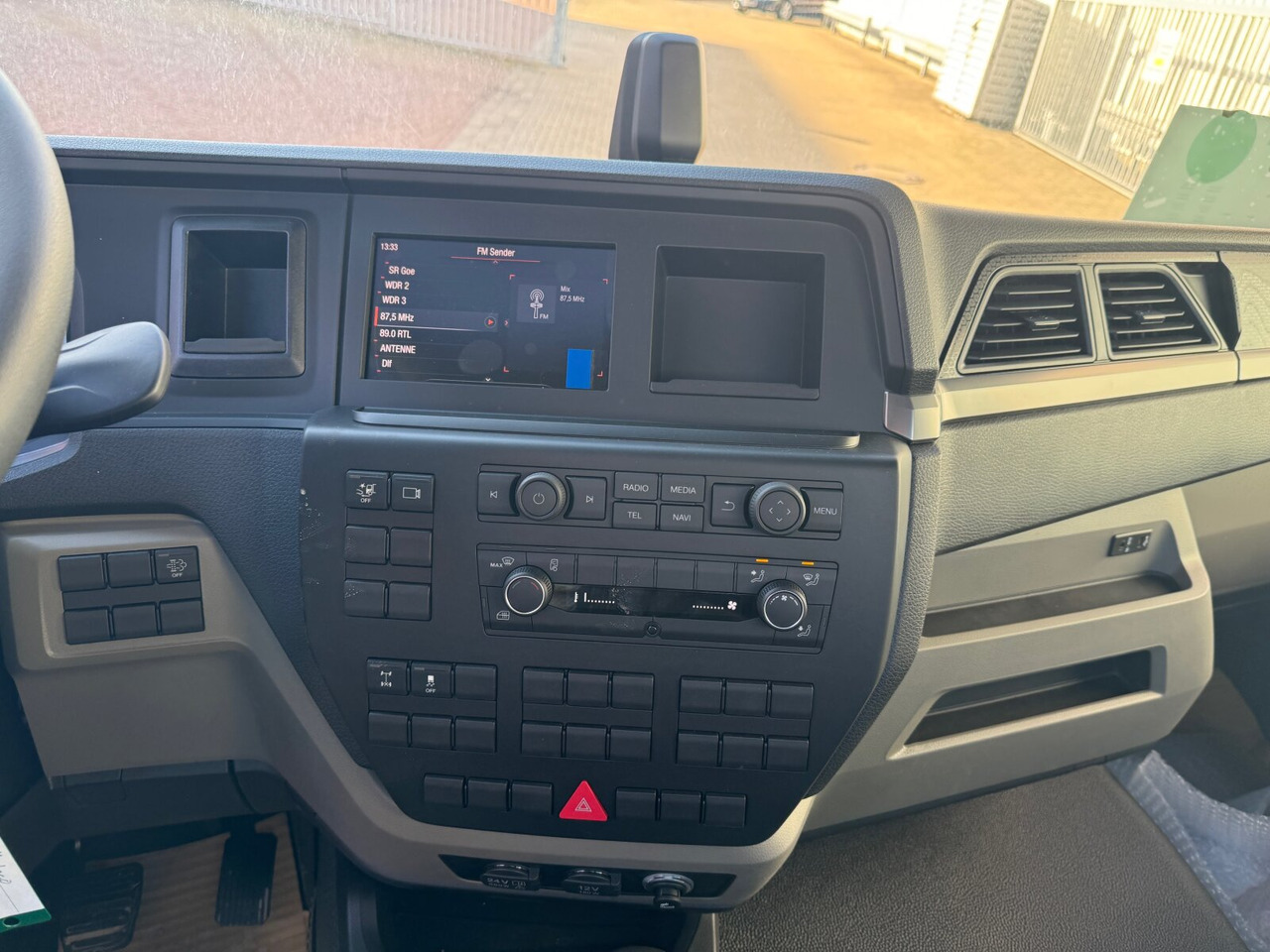 MAN TGL 8.190 4x2 BB CH TGL 8.190 4x2 BB CH, Nebenantrieb, 2x VORHANDEN - Φορτηγό σασί: φωτογραφία 4 MAN TGL 8.190 4x2 BB CH TGL 8.190 4x2 BB CH, Nebenantrieb, 2x VORHANDEN - Φορτηγό σασί: φωτογραφία 4