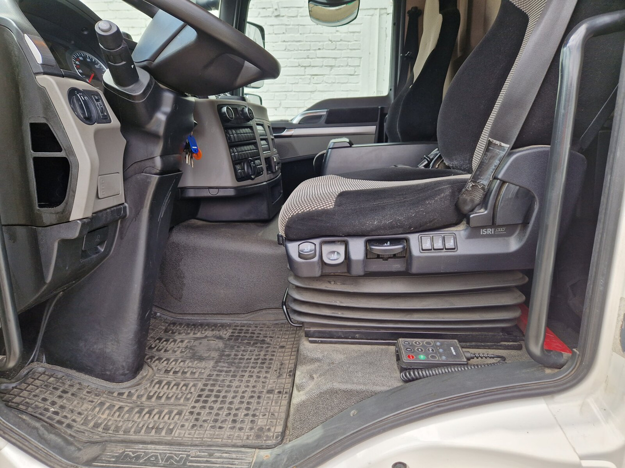 Interior photo 1: Leasing MAN TGM 15.250/340 4X2 BL TGM 15.250/340 4X2 BL, Tiefkühlkoffer, Thermoking, Rolltor, unterfaltbare Dhollandia LBW MAN TGM 15.250/340 4X2 BL TGM 15.250/340 4X2 BL, Tiefkühlkoffer, Thermoking, Rolltor, unterfaltbare Dhollandia LBW