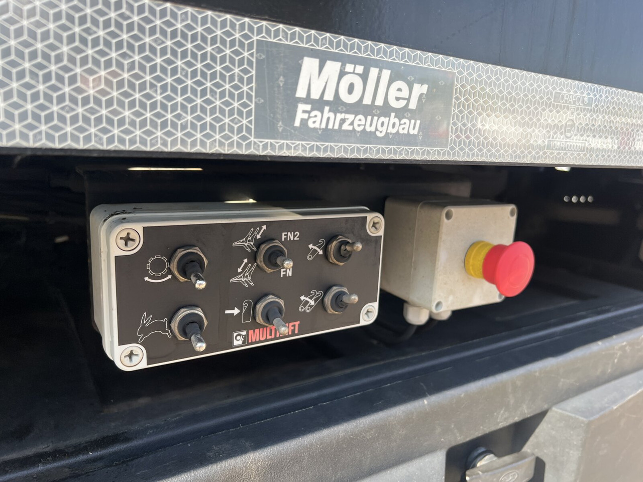 MAN TGM 18.320 4x2 BL TGM 18.320 4x2 BL, Hiab Tele-Absetzanlage, Funk - Φορτηγό καδοφόρος φορτωτής: φωτογραφία 5 MAN TGM 18.320 4x2 BL TGM 18.320 4x2 BL, Hiab Tele-Absetzanlage, Funk - Φορτηγό καδοφόρος φορτωτής: φωτογραφία 5