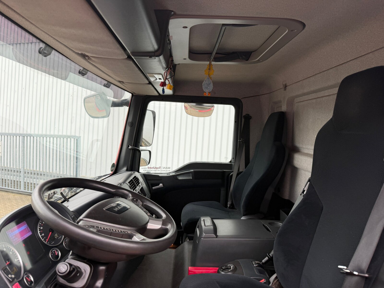 MAN TGM 22.290 6x2-4 LL TGM 22.290 6x2-4 LL, EEV, Lenkachse, 2x AHK, Getränkekoffer, LBW MBB - Φορτηγό κόφα: φωτογραφία 5 MAN TGM 22.290 6x2-4 LL TGM 22.290 6x2-4 LL, EEV, Lenkachse, 2x AHK, Getränkekoffer, LBW MBB - Φορτηγό κόφα: φωτογραφία 5