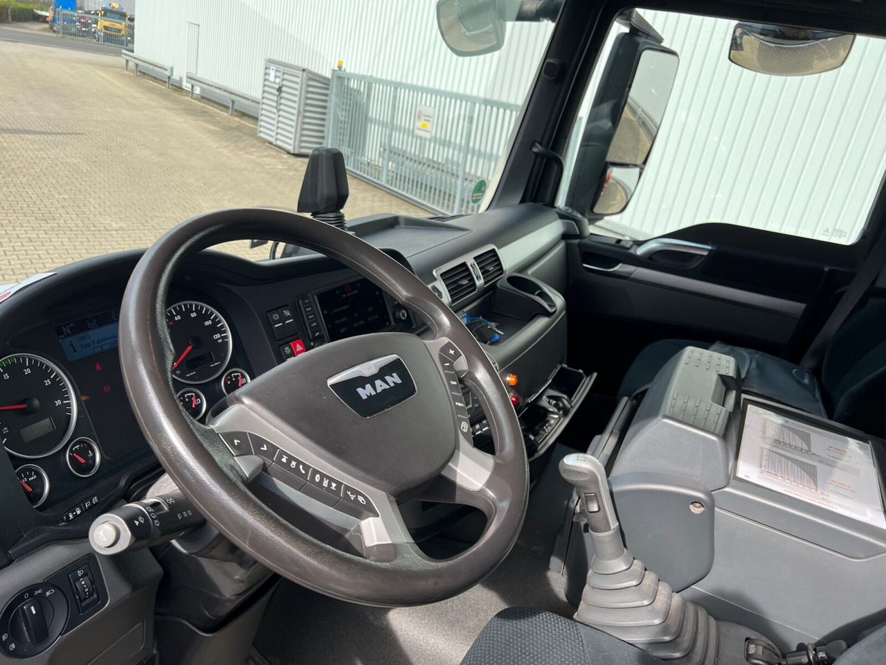 Φορτηγό φόρτωσης γάντζου, Φορτηγό με γερανό MAN TGS 26.360/400 6x2-4 BL TGS 26.360/400 6x2-4 BL, Lenk-/Lift, Kran Atlas AK 206.3E A5, Funk: φωτογραφία 11