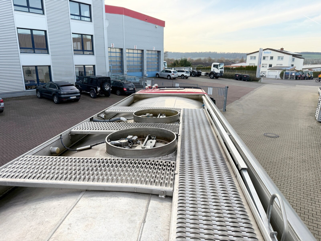 MAN TGS 26.400 6x2-4 LL TGS 26.400 6x2-4 LL, Lenk-/Lift, Navi, ADR, Esterer Tank ca. 19270l, 2 Kammern, Funk - Φορτηγό βυτιοφόρο: φωτογραφία 4 MAN TGS 26.400 6x2-4 LL TGS 26.400 6x2-4 LL, Lenk-/Lift, Navi, ADR, Esterer Tank ca. 19270l, 2 Kammern, Funk - Φορτηγό βυτιοφόρο: φωτογραφία 4