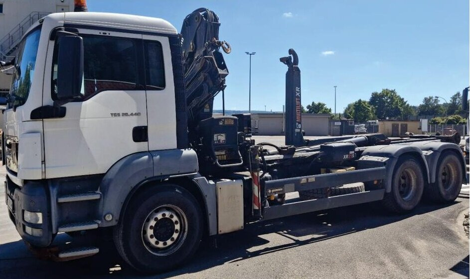 MAN TGS 26.440 BB 6x4 TGS 26.440 BB/6x4 Hiab Kran 166 BS-2-Hiduo, Multilift XR 21 S 59 Abrollanlage - Φορτηγό φόρτωσης γάντζου, Φορτηγό με γερανό: φωτογραφία 2 MAN TGS 26.440 BB 6x4 TGS 26.440 BB/6x4 Hiab Kran 166 BS-2-Hiduo, Multilift XR 21 S 59 Abrollanlage - Φορτηγό φόρτωσης γάντζου, Φορτηγό με γερανό: φωτογραφία 2