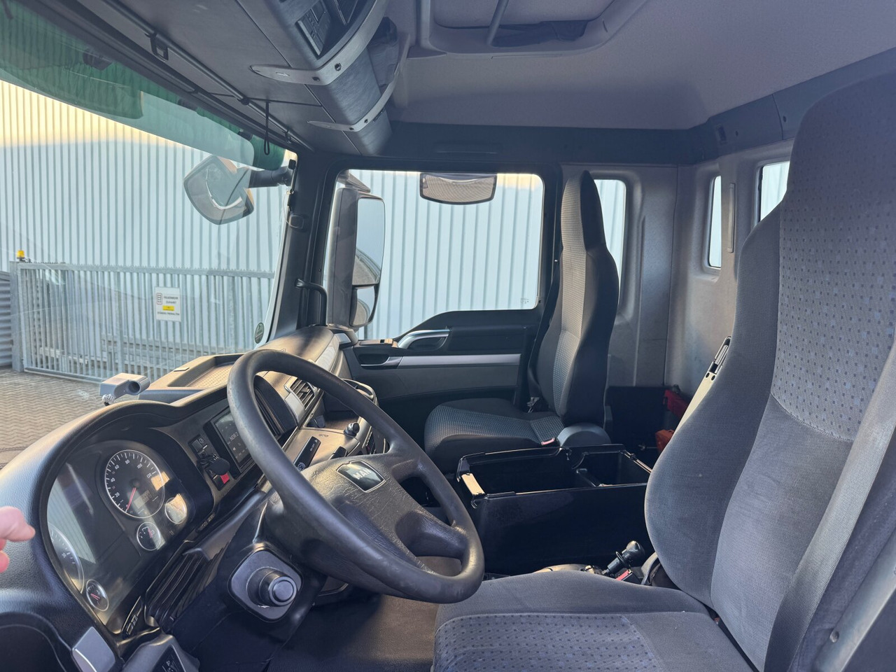 MAN TGS 26.480 6x2-4 BL TGS 26.480 6x2-4 BL, Lenk-Liftachse, VDL Abrollkipper bis 7m Container - Φορτηγό φόρτωσης γάντζου: φωτογραφία 2 MAN TGS 26.480 6x2-4 BL TGS 26.480 6x2-4 BL, Lenk-Liftachse, VDL Abrollkipper bis 7m Container - Φορτηγό φόρτωσης γάντζου: φωτογραφία 2