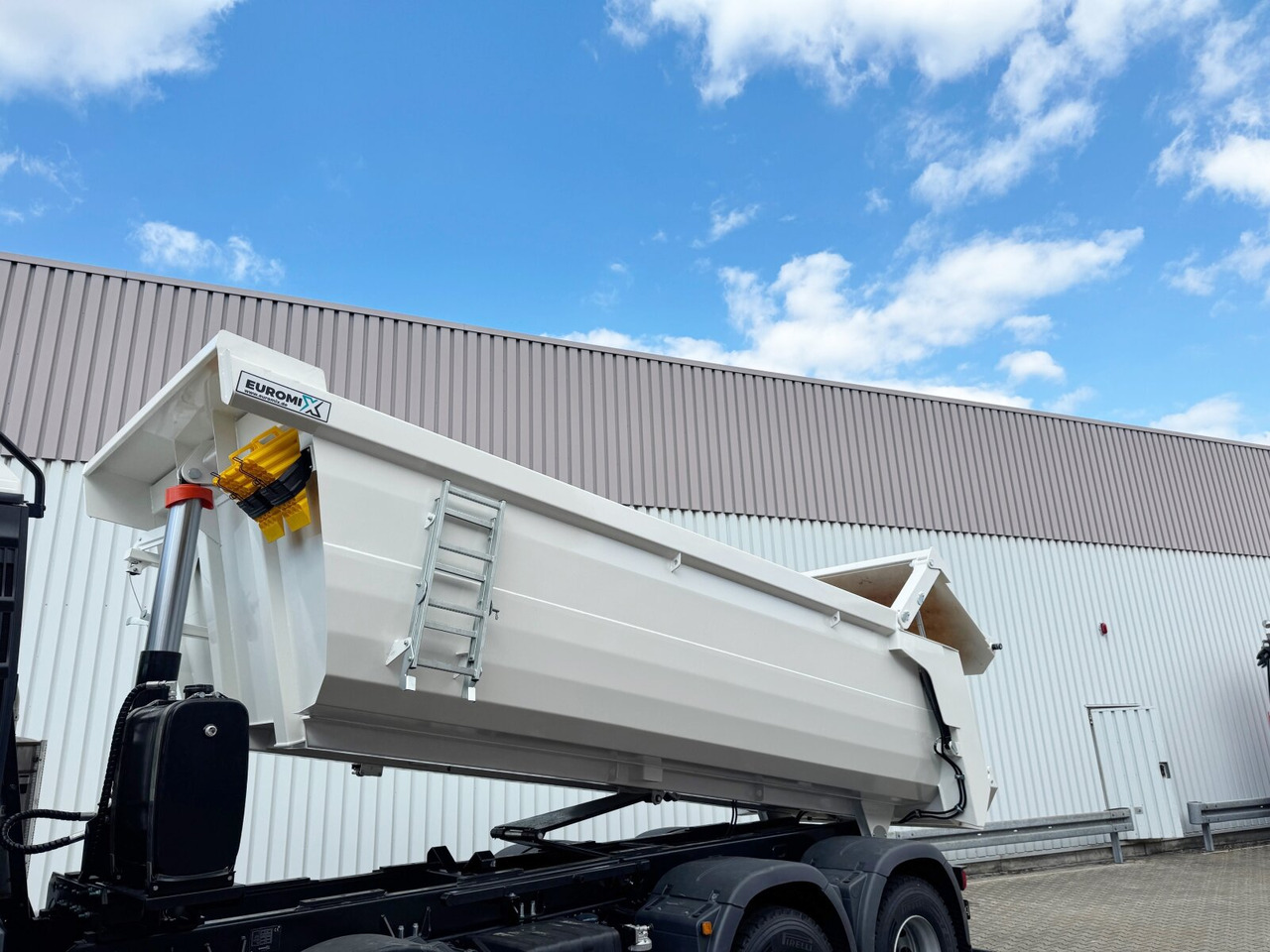 MAN TGS 41.440/480 8x4 BB TGS 41.440/480 8x4 BB, Mulde ca. 16m³ mit hydraulischer Heckklappe, mehrfach VORHANDEN - Φορτηγό σασί: φωτογραφία 2 MAN TGS 41.440/480 8x4 BB TGS 41.440/480 8x4 BB, Mulde ca. 16m³ mit hydraulischer Heckklappe, mehrfach VORHANDEN - Φορτηγό σασί: φωτογραφία 2