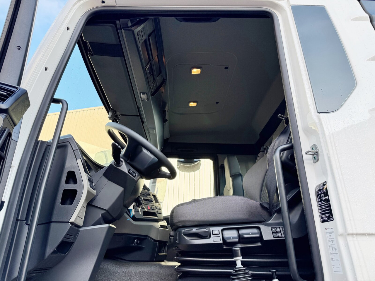 MAN TGS 41.440/480 8x4 BB TGS 41.440/480 8x4 BB, Mulde ca. 16m³ mit hydraulischer Heckklappe, mehrfach VORHANDEN - Φορτηγό σασί: φωτογραφία 5 MAN TGS 41.440/480 8x4 BB TGS 41.440/480 8x4 BB, Mulde ca. 16m³ mit hydraulischer Heckklappe, mehrfach VORHANDEN - Φορτηγό σασί: φωτογραφία 5