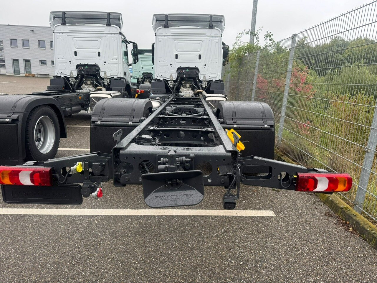 Mercedes-Benz Actros 1827/30 L 4x2 Actros 1827/30 L 4x2, Gardine, LBW - Φορτηγό με ανοιχτή καρότσα: φωτογραφία 2 Mercedes-Benz Actros 1827/30 L 4x2 Actros 1827/30 L 4x2, Gardine, LBW - Φορτηγό με ανοιχτή καρότσα: φωτογραφία 2