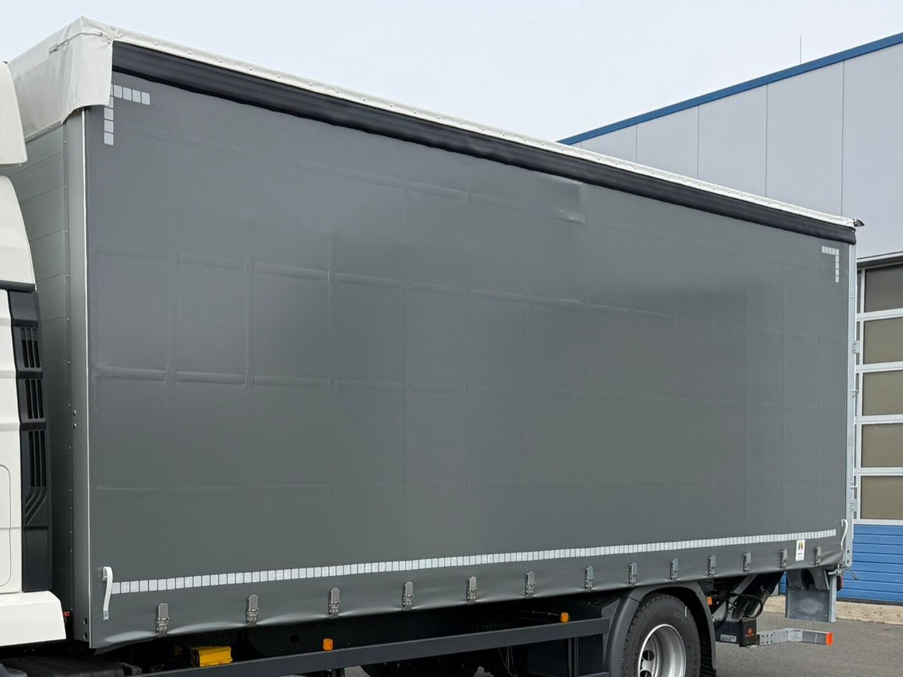 Mercedes-Benz Actros 1827/30 L 4x2 Actros 1827/30 L 4x2, Gardine, LBW - Φορτηγό με ανοιχτή καρότσα: φωτογραφία 4 Mercedes-Benz Actros 1827/30 L 4x2 Actros 1827/30 L 4x2, Gardine, LBW - Φορτηγό με ανοιχτή καρότσα: φωτογραφία 4