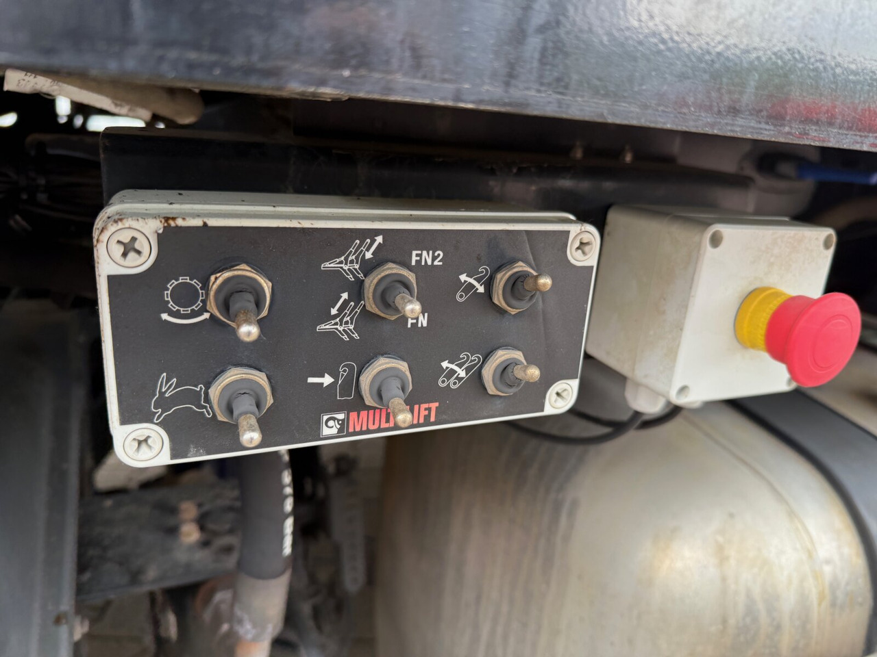 Mercedes-Benz Actros 1832 L 4x2 Actros 1832 L 4x2, Navi, MultimediaCockpit, Funk - Φορτηγό καδοφόρος φορτωτής: φωτογραφία 2 Mercedes-Benz Actros 1832 L 4x2 Actros 1832 L 4x2, Navi, MultimediaCockpit, Funk - Φορτηγό καδοφόρος φορτωτής: φωτογραφία 2