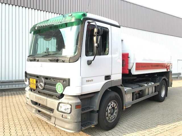Mercedes-Benz Actros 1841 L 4x2 Actros 1841 L 4x2, Esterer Tankaufbau ca. 13.500l, 2 Kammern - Φορτηγό βυτιοφόρο: φωτογραφία 1 Mercedes-Benz Actros 1841 L 4x2 Actros 1841 L 4x2, Esterer Tankaufbau ca. 13.500l, 2 Kammern - Φορτηγό βυτιοφόρο: φωτογραφία 1