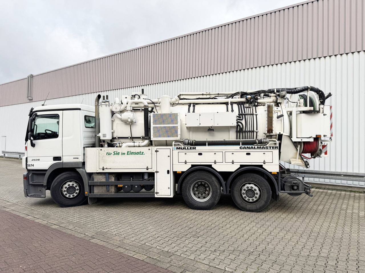 Mercedes-Benz Actros 2536 L 6x2 Actros 2536 L 6x2, Müller Saug- und Spülwagen ca. 10,5m³, Lenkachse - Φορτηγό: φωτογραφία 5 Mercedes-Benz Actros 2536 L 6x2 Actros 2536 L 6x2, Müller Saug- und Spülwagen ca. 10,5m³, Lenkachse - Φορτηγό: φωτογραφία 5