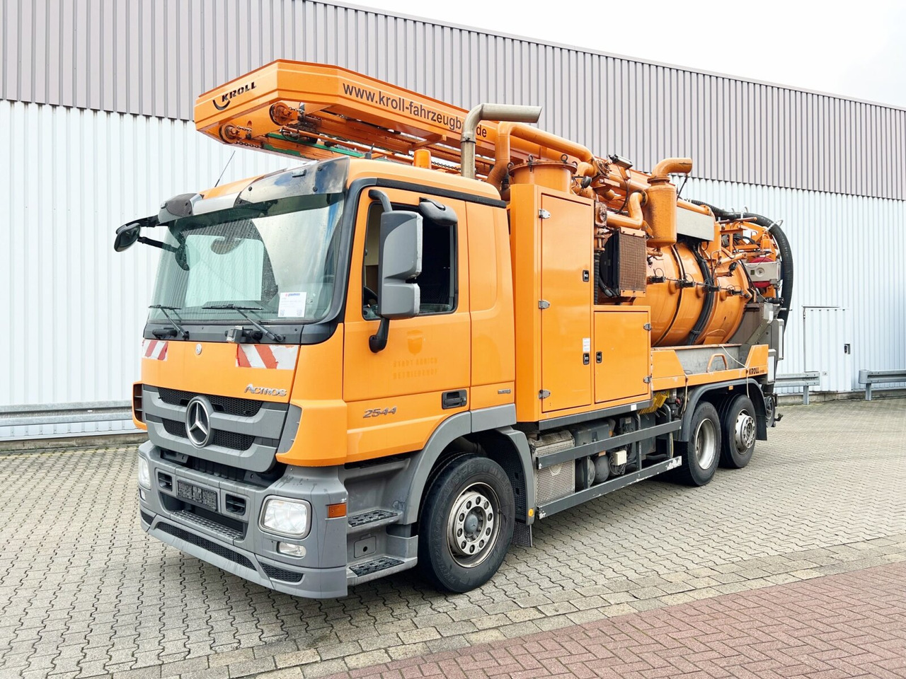 Mercedes-Benz Actros 2544 L 6x2 Actros 2544 L 6x2, Lenkachse, Kroll Saug-/Spülwagen ca. 12m³, Funk - Όχημα εκκένωσης βόθρων: φωτογραφία 1 Mercedes-Benz Actros 2544 L 6x2 Actros 2544 L 6x2, Lenkachse, Kroll Saug-/Spülwagen ca. 12m³, Funk - Όχημα εκκένωσης βόθρων: φωτογραφία 1