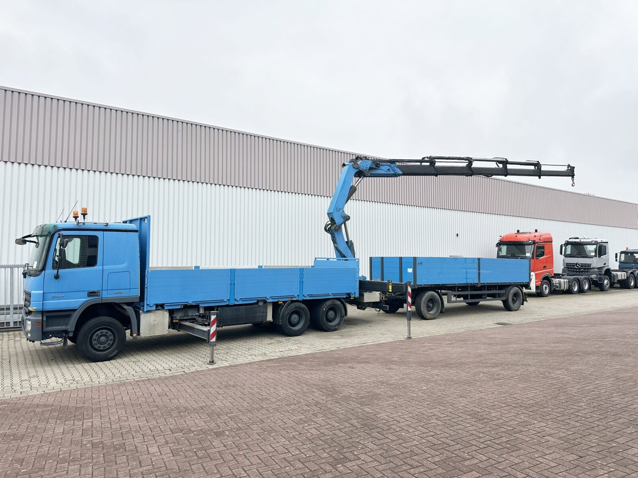 Mercedes-Benz Actros 2741 L 6x4 Actros 2741 L 6x4, Twist-Lock ausz. auf 3m, Heckkran Palfinger PK 42502-D, Funk - Φορτηγό με ανοιχτή καρότσα, Φορτηγό με γερανό: φωτογραφία 3 Mercedes-Benz Actros 2741 L 6x4 Actros 2741 L 6x4, Twist-Lock ausz. auf 3m, Heckkran Palfinger PK 42502-D, Funk - Φορτηγό με ανοιχτή καρότσα, Φορτηγό με γερανό: φωτογραφία 3