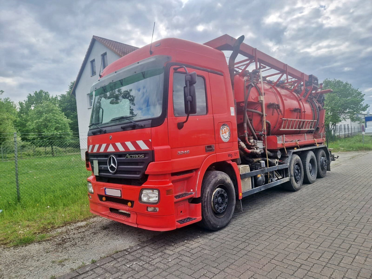 Mercedes-Benz Actros 3246 L 8x2 Actros 3246 L 8x2, Hellmers Saug- und Spülwagen ca. 15m³ - Φορτηγό: φωτογραφία 1 Mercedes-Benz Actros 3246 L 8x2 Actros 3246 L 8x2, Hellmers Saug- und Spülwagen ca. 15m³ - Φορτηγό: φωτογραφία 1