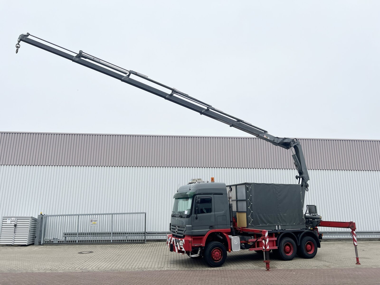 Mercedes-Benz Actros 3346 AK 6x6 Actros 3346 AK 6x6, 134t Anhängelast WSK, Heckkran Fassi F420AXP.26, Funk, Winde - Φορτηγό με γερανό: φωτογραφία 1 Mercedes-Benz Actros 3346 AK 6x6 Actros 3346 AK 6x6, 134t Anhängelast WSK, Heckkran Fassi F420AXP.26, Funk, Winde - Φορτηγό με γερανό: φωτογραφία 1