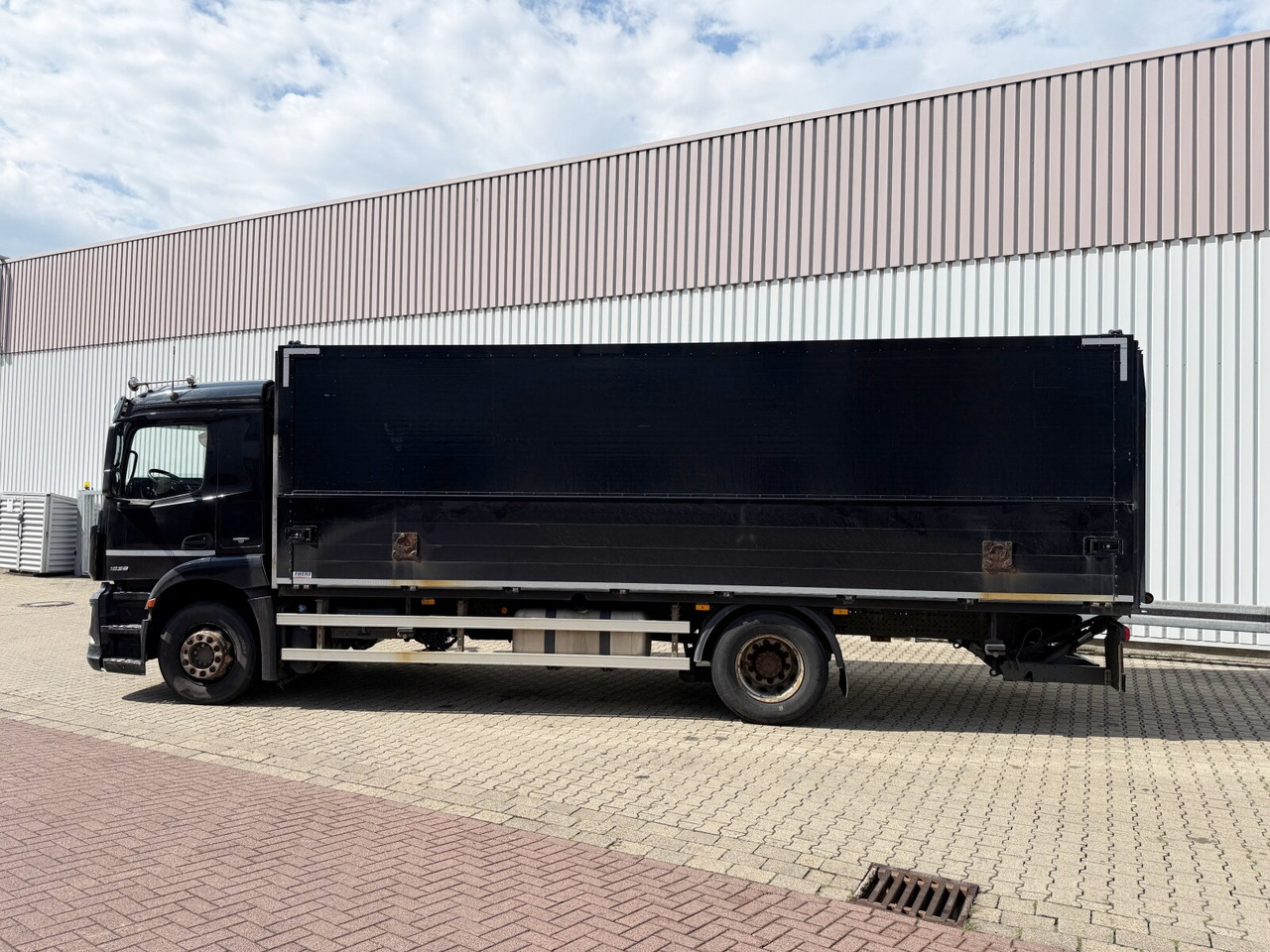 Mercedes-Benz Antos 1836 L 4x2 Antos 1836 L 4x2, Getränkekoffer, LBW Dautel - Φορτηγό κόφα: φωτογραφία 2 Mercedes-Benz Antos 1836 L 4x2 Antos 1836 L 4x2, Getränkekoffer, LBW Dautel - Φορτηγό κόφα: φωτογραφία 2