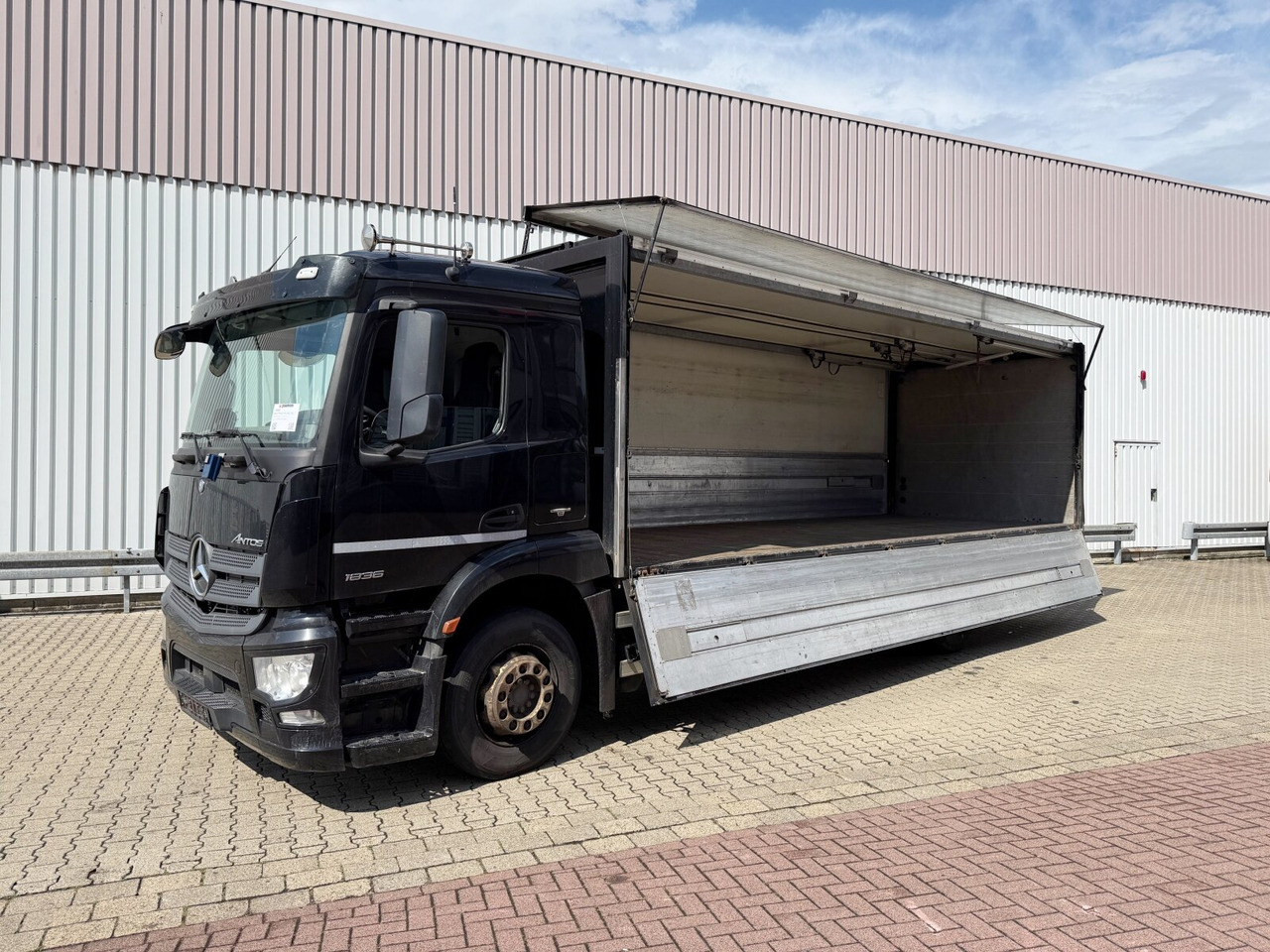 Mercedes-Benz Antos 1836 L 4x2 Antos 1836 L 4x2, Getränkekoffer, LBW Dautel - Φορτηγό κόφα: φωτογραφία 1 Mercedes-Benz Antos 1836 L 4x2 Antos 1836 L 4x2, Getränkekoffer, LBW Dautel - Φορτηγό κόφα: φωτογραφία 1