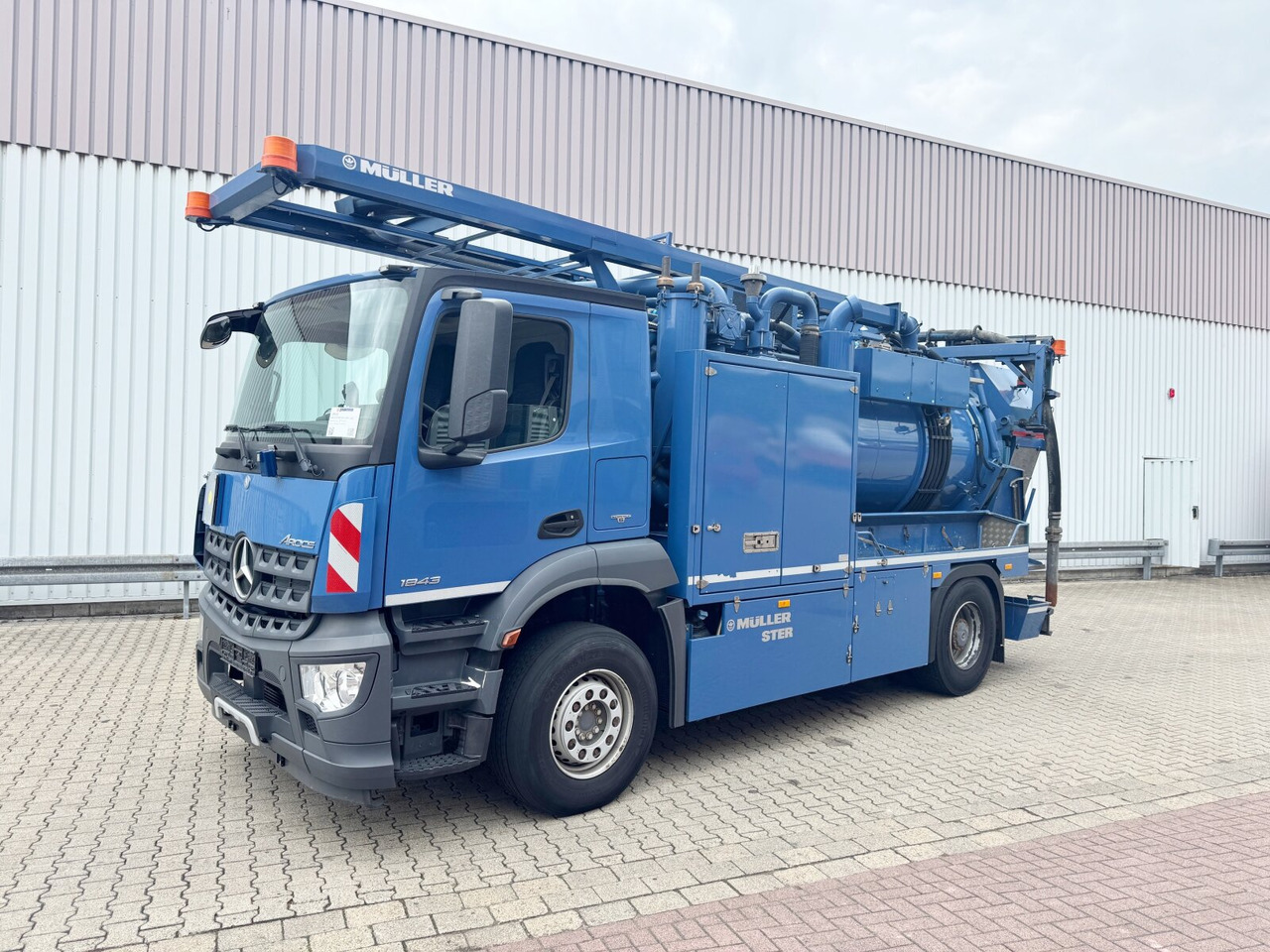 Mercedes-Benz Arocs 1843 L 4x2 Arocs 1843 L 4x2, Müller Canalmaster ca. 8m³, Standheizung, Funk - Φορτηγό: φωτογραφία 1 Mercedes-Benz Arocs 1843 L 4x2 Arocs 1843 L 4x2, Müller Canalmaster ca. 8m³, Standheizung, Funk - Φορτηγό: φωτογραφία 1